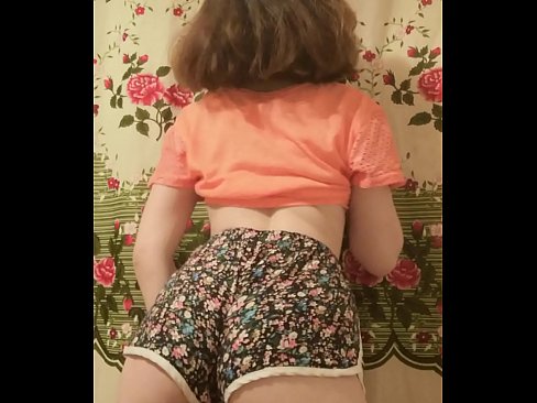 ❤️ 섹시한 젊은 아기 스트립 떨어져서 그녀의 반바지 에 카메라 섹스 우리 ko.makesexnotwar.ru ☑